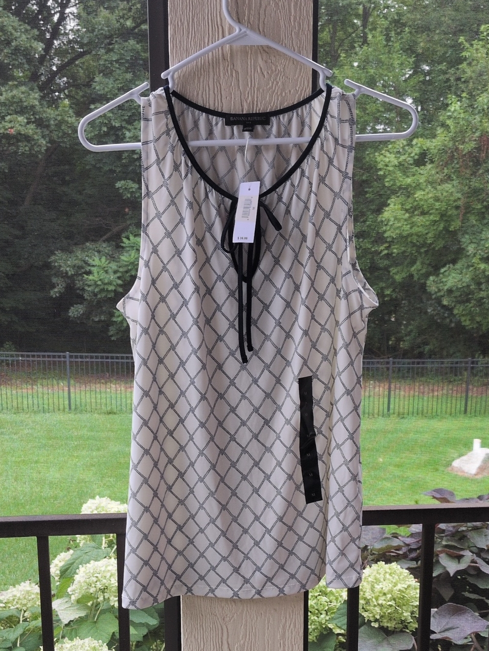NWT Banana Republic Cream And Navy Geometric Print Sleeveless Tie-Neck Top